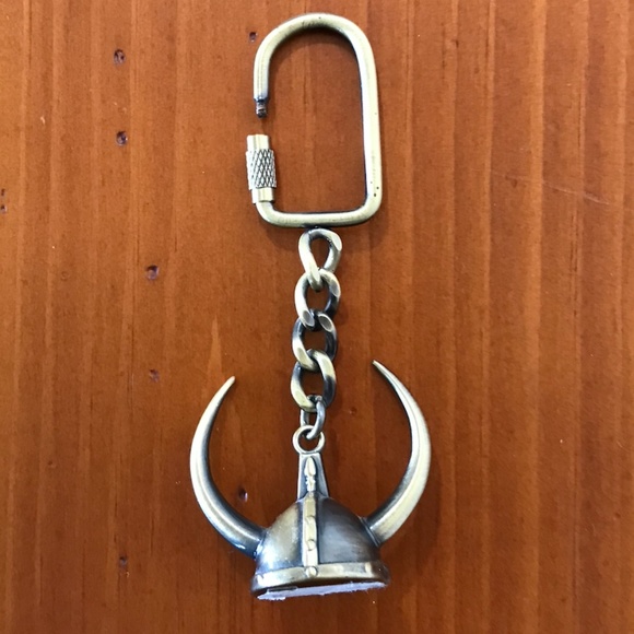 Vintage 3D Viking Horned Helmet Keychain - Picture 4 of 16